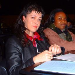2003-12-12, Genève, Sommet mondial sur la société de l'information, premiers contacts avec les réseaux de femmes militant pour leurs droits