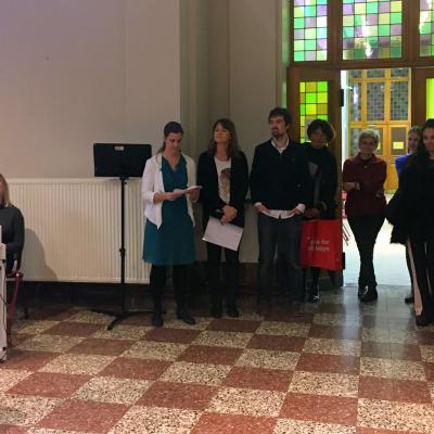Intervention de Jacky Druaux, professeur d'Eloquence et de déclamation. A sa droite, Mme la Directrice de l'Athénée Vauban, Virginie Lennaertz 