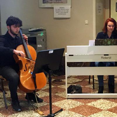 Prestation musicale de Théo Garcia au violoncelle