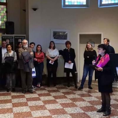 Intervention de Marie-Anne Delahaut. A gauche sur la photo, Jacques Lanotte, qui a succédé à Aimée Lemaire comme directeur des travaux de l'Institut Destrée 