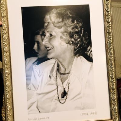 Portrait d'Aimée Lemaire offert à l'Athénée Vauban à l'occasion de cet hommage par la Fondation Millennia2025 Femmes & Innovation et l'Institut Destrée